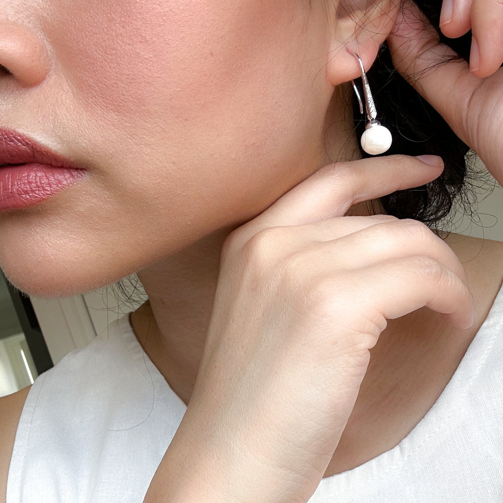 Elina Dangling Earrings