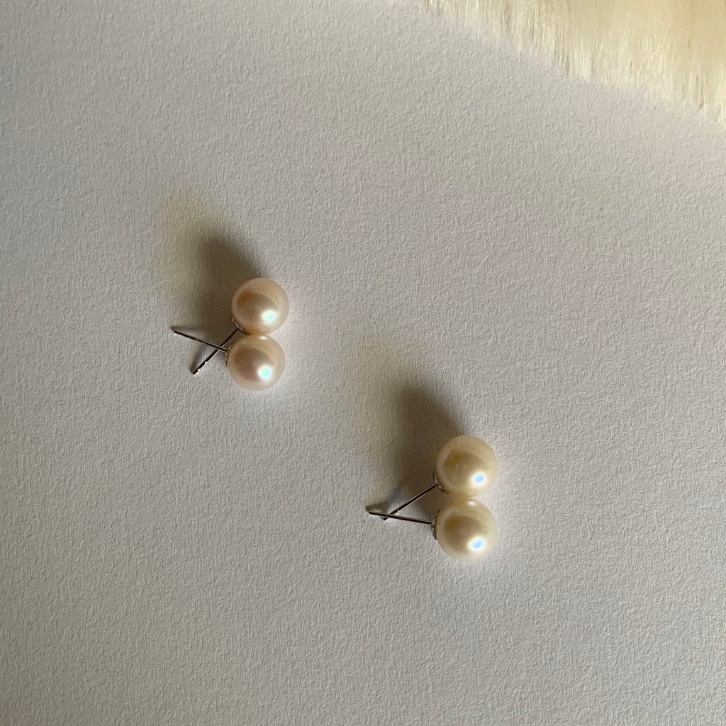 Freshwater Pearl Stud Earrings in 14k white gold